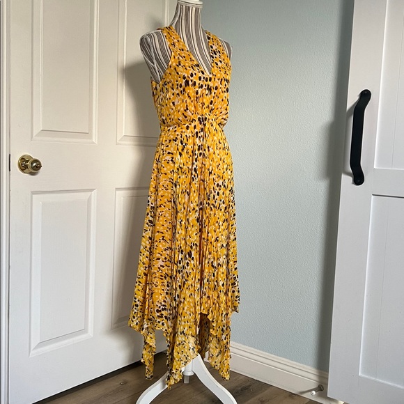 🛑 1 hour sale. 10 Crosby Derek Lam, size 6, Yellow Animal Print Maxi Dress - Picture 2 of 11
